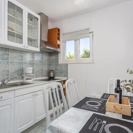 2 Bedroom Beautiful Apartment In Pinezici Exterior foto