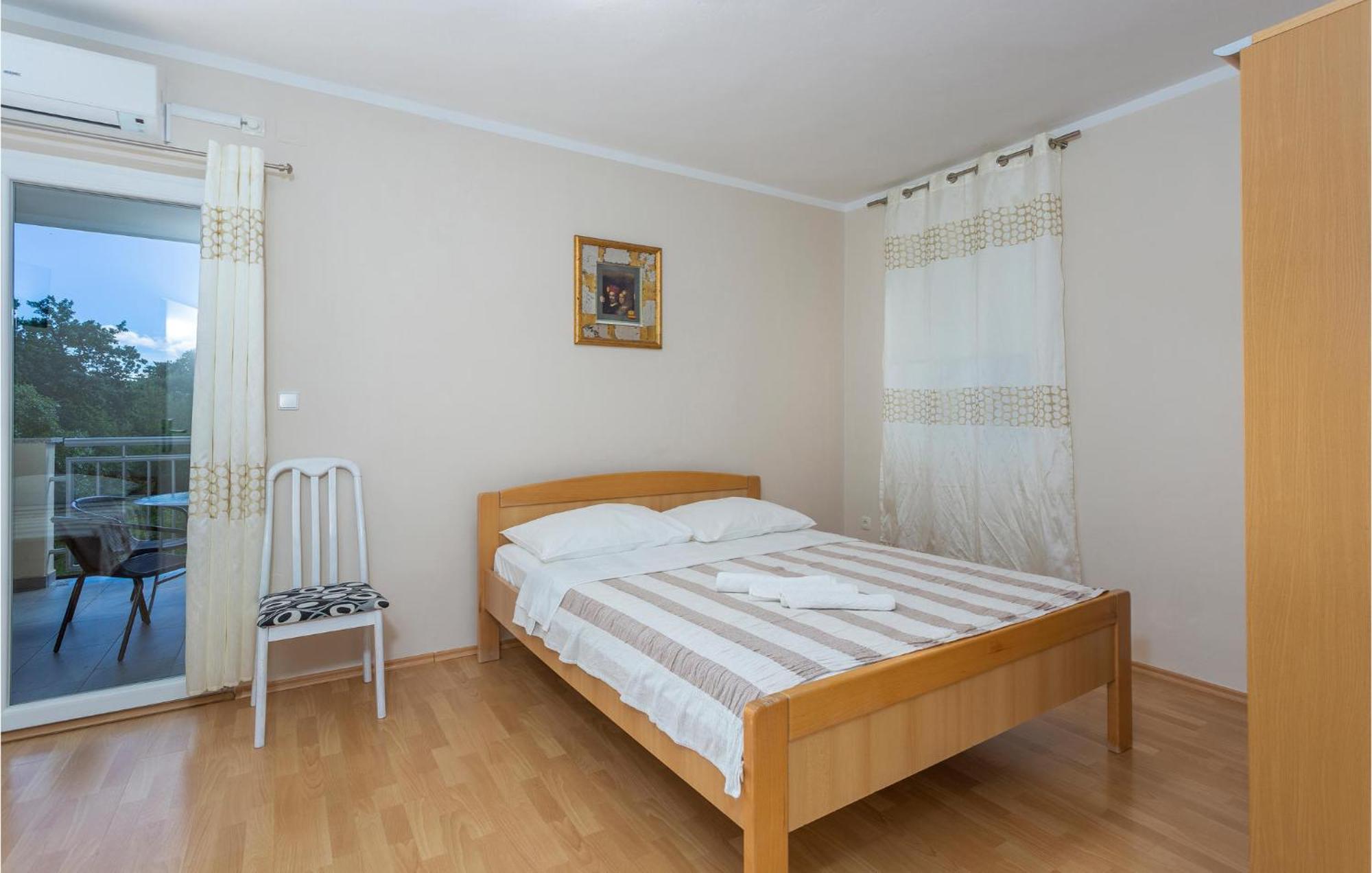 2 Bedroom Beautiful Apartment In Pinezici Exterior foto